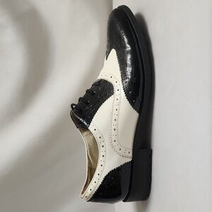 Yinzo Patent Leather Black and White Wingtip Oxfords (w size 41)